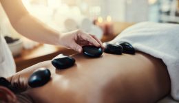 Voordelen van hotstone-massage in de spa