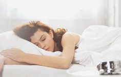 5 Yon-Ka Paris-producten die hun magie uitoefenen terwijl u slaapt